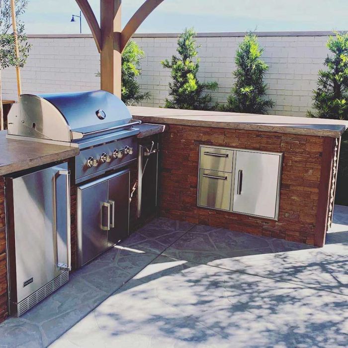 Outdoor Kitchen Furniture: Outdoor Cabinets and Kitchen Islands